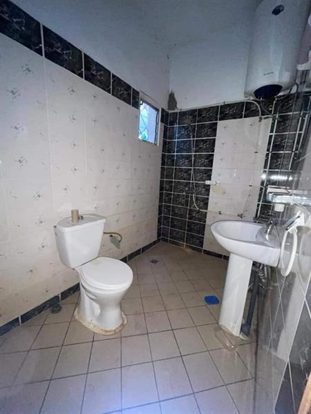 Villa Haut Standing À Essos Avec Eau Chaude Parking 3Chambres 2Douches J &  J CORPORATION
