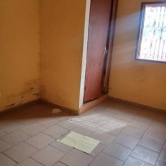 Studio Avec Parking Forage À Essos,, Yaoundé, Immobilier au Cameroun