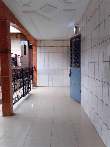 Appartement Avec Parking À Kondengui Acces À Pieds 2Chambres 1Douche J &  J CORPORATION
