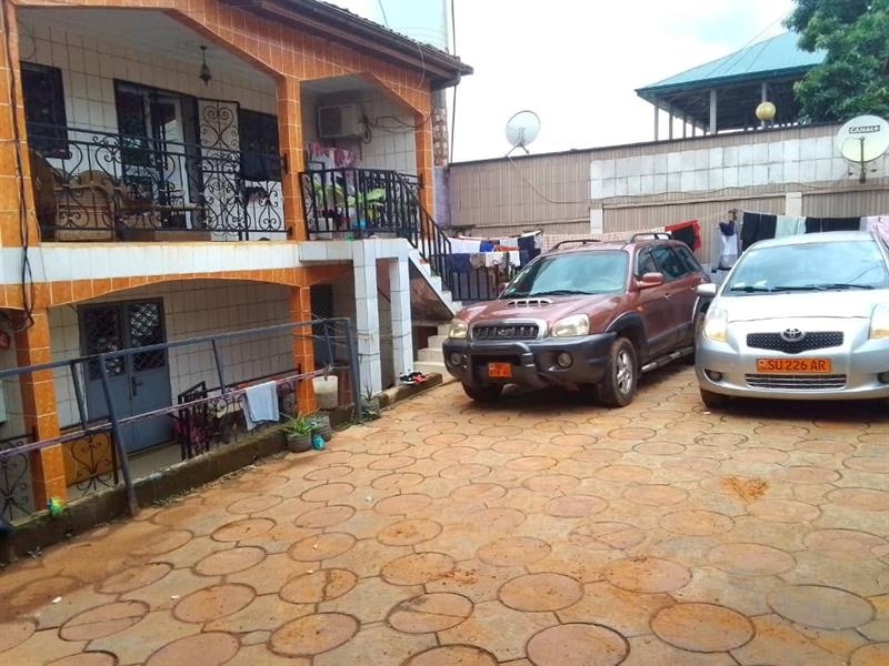Appartement Avec Parking À Kondengui Acces À Pieds 2Chambres 1Douche J &  J CORPORATION