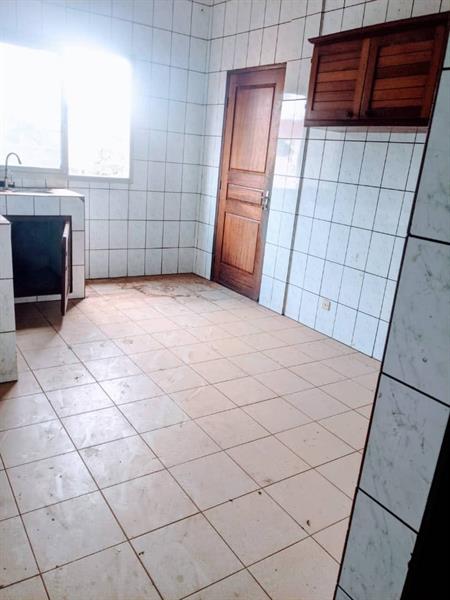 Appartement En Bordure De Route Avec Parking Gardien À Biyem Assi 3Chambres 2Douches J &  J CORPORATION