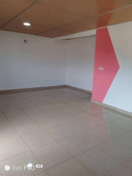Vaste Appartement Avec Parking Forage À Nkoabang 2Chambrres 2Douches Magasin J &  J CORPORATION