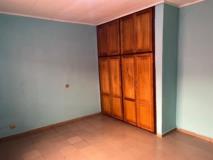 Villa Spacieuse Avec Parking À Essos,, Yaoundé, Immobilier au Cameroun