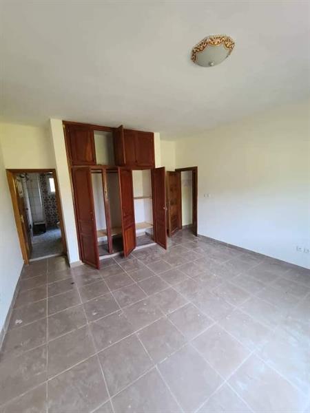 Appartement Chic Avec Gardien Parking Forage À Odza Auberge Bleue 4Chambres 3Douches J &  J CORPORATION