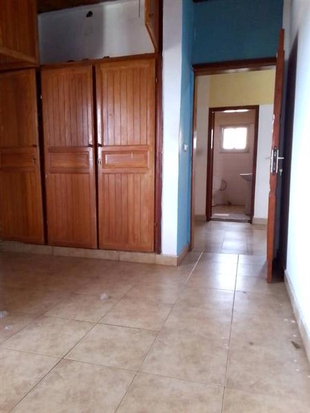 Appartement Avec Parking À Ekoumdoum 3Chambres 3Douches 