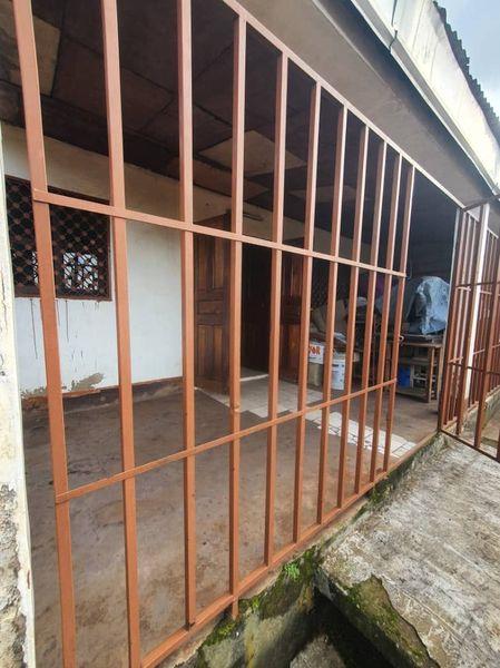 Maison Individuelle Avec Parking À Biyem Assis 4Chambrres 2Douches 