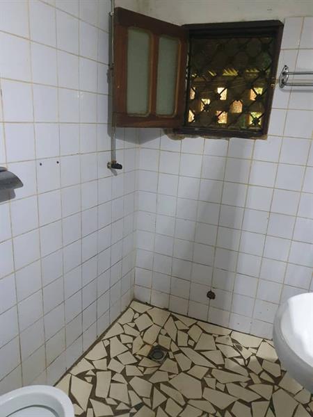 Maison Individuelle Avec Parking À Biyem Assis 4Chambrres 2Douches 