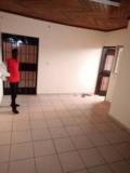 Studio Avec Gardien Parking À Tongolo,, Yaoundé, Immobilier au Cameroun