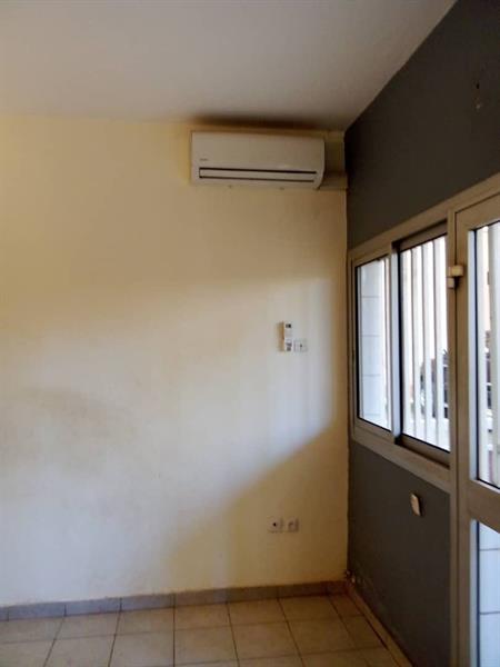 Appartement Avec Clim Gardien Parking À Essos 3Chambrres 2Douches 