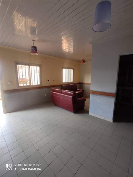 Appartement Avec Parking À Biteng 2Chambres 1Douche 