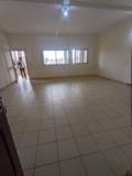 Vaste Apparrtement Pourr Burreau Ou Habitation À Biyem Tamtam 3Chambrres 2Douches Magasin Parking Gardien,, Yaoundé, Immobilier au Cameroun