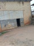 Entrepot Avec Plus Toilettes À Louerr À Titi Garage,, Yaoundé, Immobilier au Cameroun