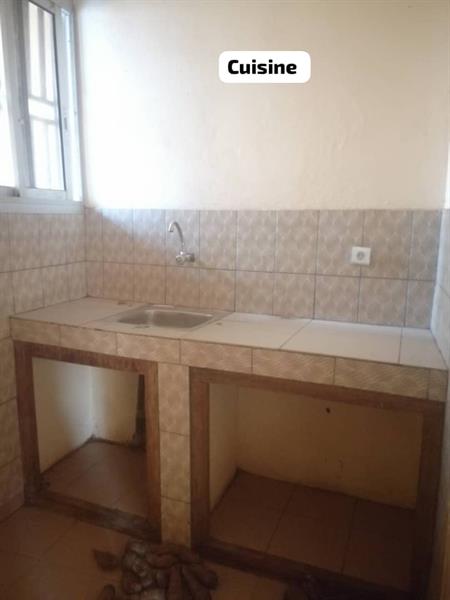 Appartement Avec Parking Forrage À Simbock Ebanda 2Chambrre 1Douche 