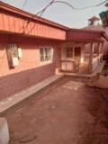 Villa Avvec Parking À Essomba 3Chambrres 2Douches Plus Dpendance De 3Chambrres 1Douche 1Magasin,, Yaoundé, Immobilier au Cameroun