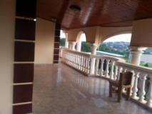 Somptueux Duplex Avec Eau Chaude Baignoire Espace Vert Titré Sur 1500M2 À Vendre À Nkolfoulou,, Yaoundé, Immobilier au Cameroun