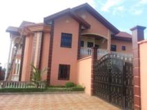 Somptueux Duplex Avec Eau Chaude Baignoire Espace Vert Titré Sur 1500M2 À Vendre À Nkolfoulou,, Yaoundé, Immobilier au Cameroun