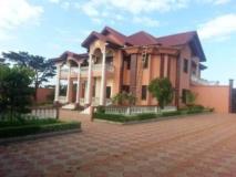Somptueux Duplex Avec Eau Chaude Baignoire Espace Vert Titré Sur 1500M2 À Vendre À Nkolfoulou,, Yaoundé, Immobilier au Cameroun