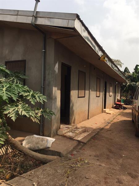 Ferme Moderne Prete À L'emploi À Vendre À Eloumden Bordure De Route 