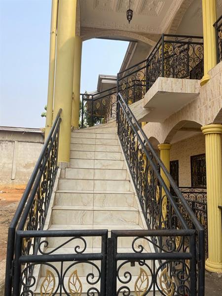 Somptueux Appartement Avec Eau Chaude Forage Parking À Santa Barbara Tchad 