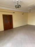 Bel Appartement À Omnisports Avec Baignoire Parking Gardien,, Yaoundé, Immobilier au Cameroun