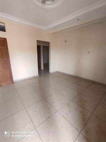 Bel Appartement Neuf Avec Forage Parking À Odza Petit Marché 