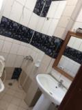 Bel Appartement Avec Clim Eau Chaude Parking Gardien Forage À Omnisports,, Yaoundé, Immobilier au Cameroun