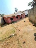 Villa Avec Eau Chaude Baignoire Parking À Eleveur,, Yaoundé, Immobilier au Cameroun