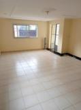 Bel Appartement Spacieux Avec Gardien Parking À Santa Barbara,, Yaoundé, Immobilier au Cameroun