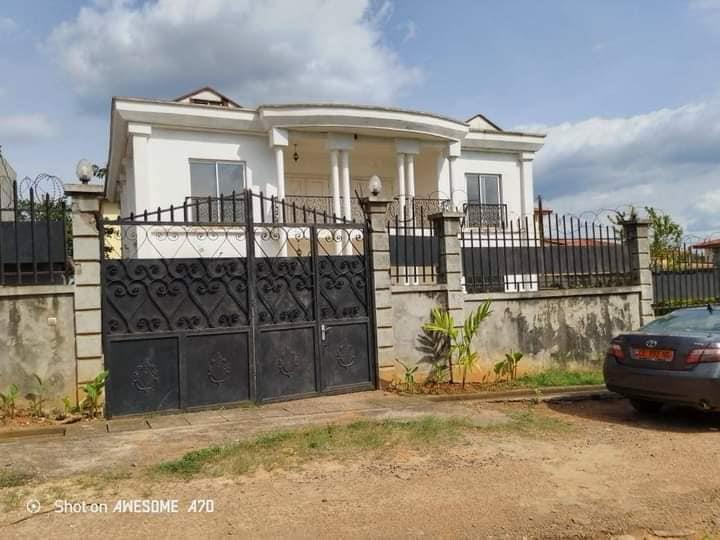 Beau Duplex Titré À Vendre À Odza Auberge Bleue,Accès Goudronné 