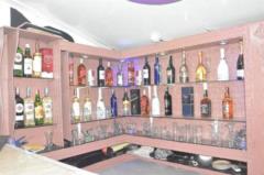 Local Commercial Ideal Pour Bar Restaurant Institut De Beauté À Essos,, Yaoundé, Immobilier au Cameroun