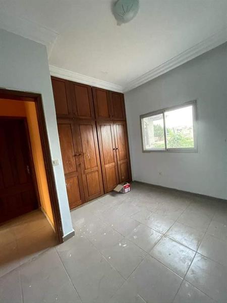 Bel Appartement Neuf Haut Standing À Nkolfoulou Avec Eau Chaude Gardien Parking 