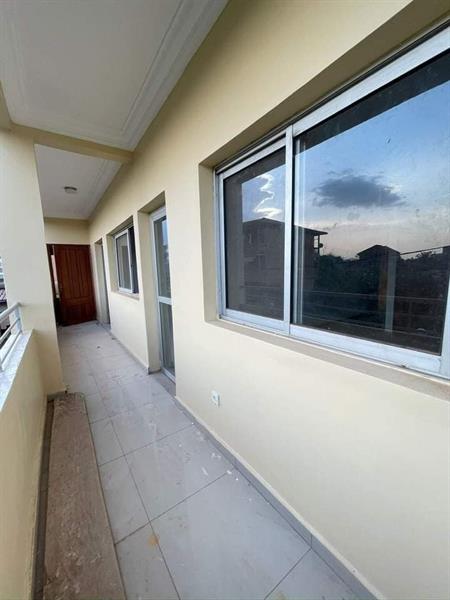 Bel Appartement Neuf Haut Standing À Nkolfoulou Avec Eau Chaude Gardien Parking 