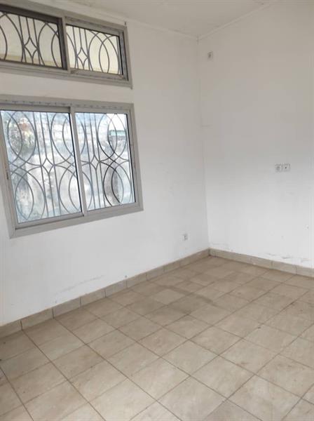 Beau Studio Neuf Avec Gardien Parking Prépayé Au Carrefour Tsimi 