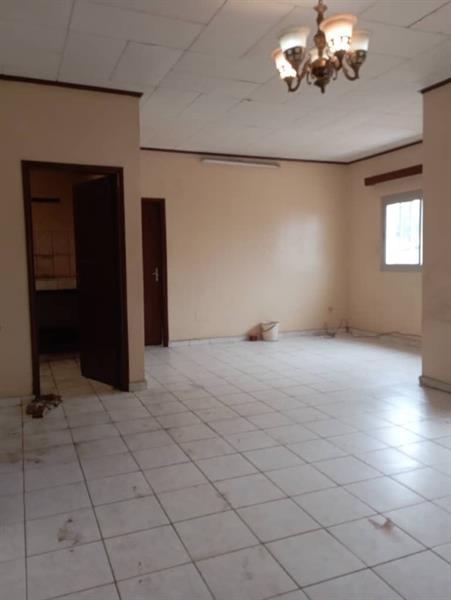 Bel Appartement Avec Parking À Etoug Ebe 