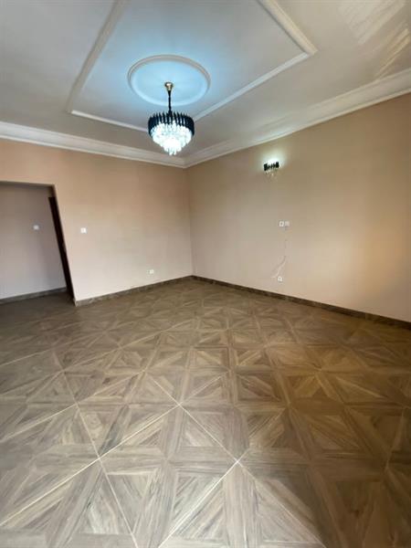 Appartement Neuf Avec Eau Chaude Gardien Parking Forage À Nkolfoulou, Accès Goudronné 