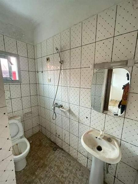 Studio Moderne Staffé À Louer À Nkolfoulou 