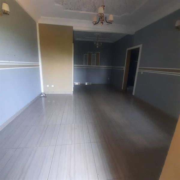 Bel Appartement Neuf À Nkoabang 10 Eme Arret Avec Parking Forage Eau Chaude 