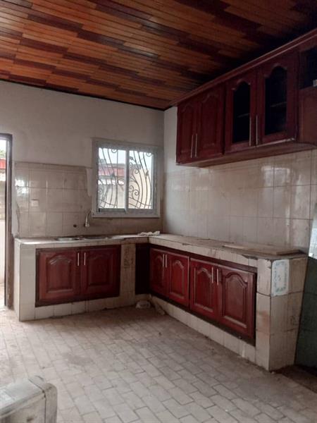 Villa Pour Bureaux Ou Habitation Avec Espace Vert Parking À Ngousso Accés Goudronné 
