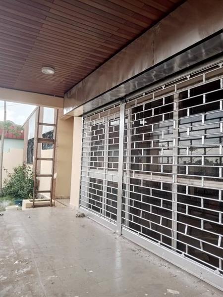 Villa Pour Bureaux Ou Habitation Avec Espace Vert Parking À Ngousso Accés Goudronné 