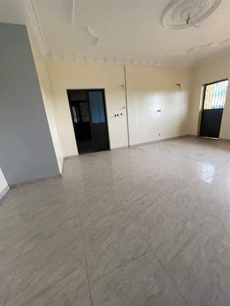 Appartement Neuf Avec Eau Chaude Caméra Parking À Ngouso Accès Goudronné 