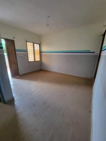 Appartement En Bordure De Goudron À Nkolmesseng 