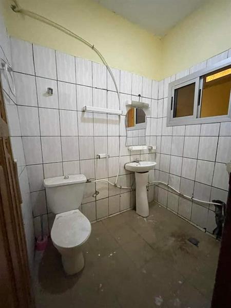 Vaste Appartement Avec Parking Gardien À Nkolfoulou 