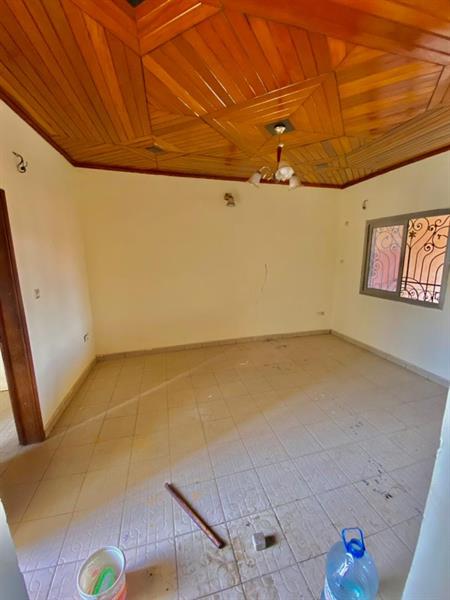 Bel Appartement Avec Eau Chaude Forage À Biyemassi 