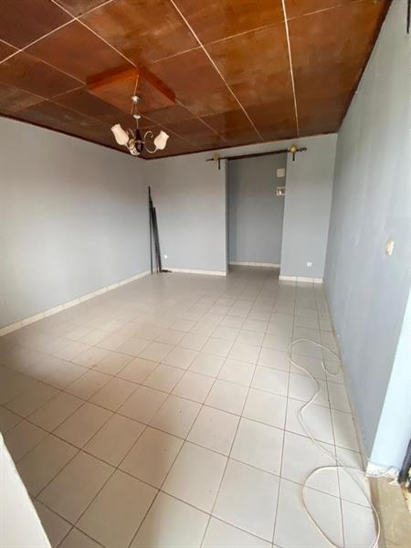 Appartement Avec Parking Forage En Bordure De Route À Damas 