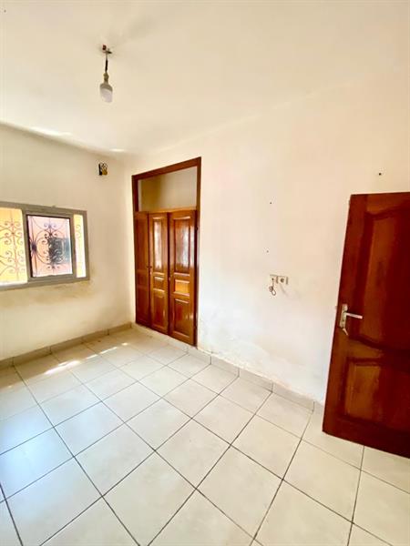 Magnifique Appartement Avec Parking Forage À Nsam Obam 