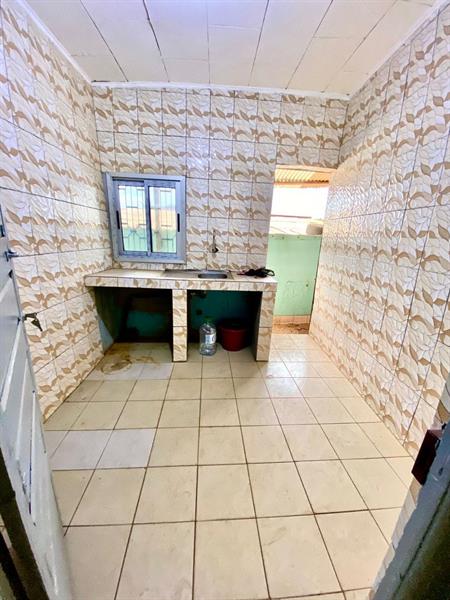 Vaste Villa À Biyemassi Avec Parking Eau Chaude 