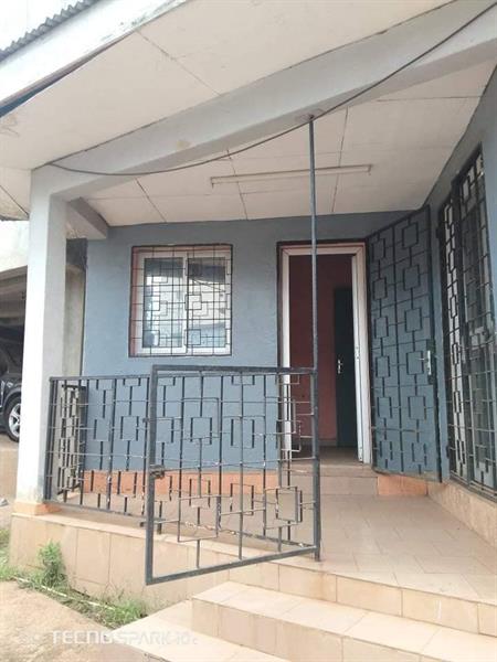 Appartement Avec Parking À Elig Essono 