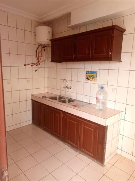 Appartement À Omnisport Avec Eau Chaude Gardien Parking Bordure De Route 