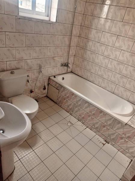 Appartement À Omnisport Avec Eau Chaude Gardien Parking Bordure De Route 