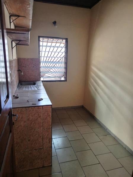 Bel Appartement Avec Baignoire Eau Chaude Parking À Essos Bordure De Goudron Secondaire 